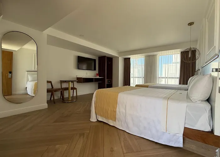 Six Hotel Guadalajara Degollado